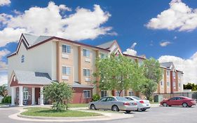 Days Inn & Suites By Wyndham Hutchinson